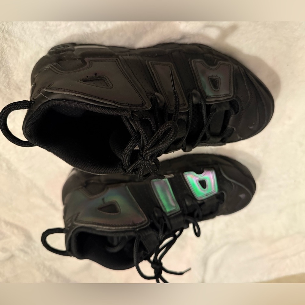Woman’s nike sneaker (good condition) size 5